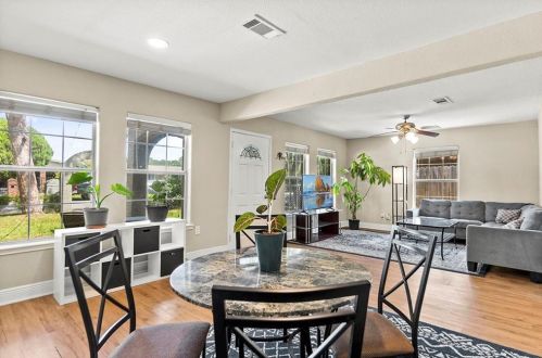 6609 Cruz St, Austin TX  78741-3519 exterior