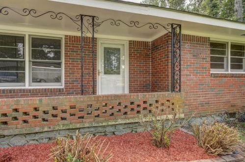 2708 Lakeview Dr, Conyers GA  30094-4944 exterior