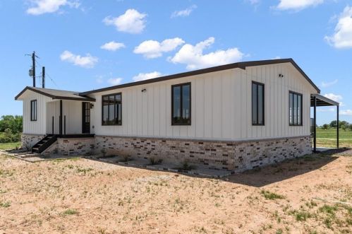 185 Eely Rd, Mcdade, TX 78650-5187