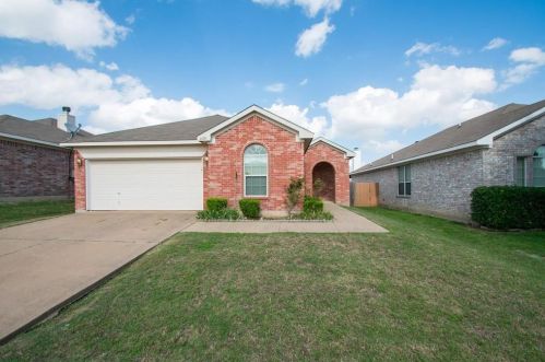 6420 Bay Lake Dr, Fort Worth, TX 76179-4187