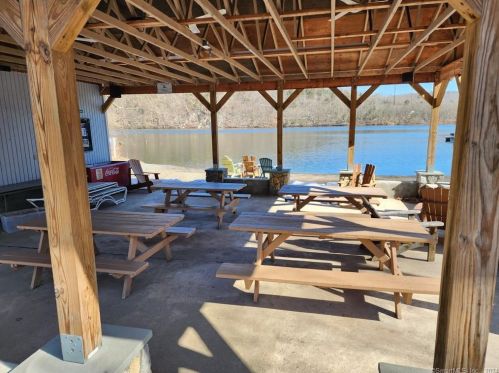 25 Alpine Cir, Sandy Hook CT  06482-1256 exterior