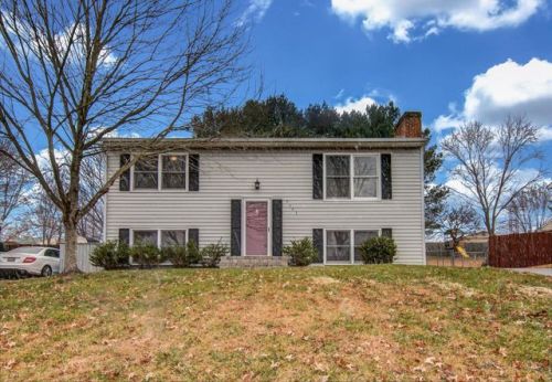 5443 Winterset Dr, Roanoke, VA 24018-9073