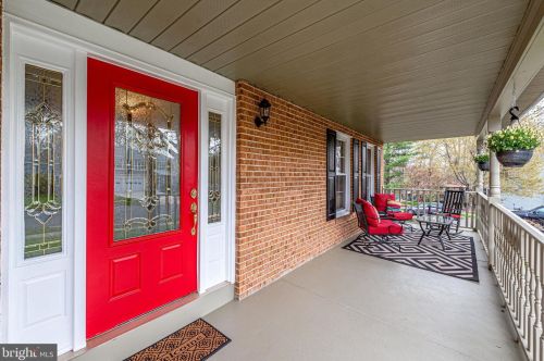 1367 Rock Chapel Rd, Herndon, VA 20170-2038