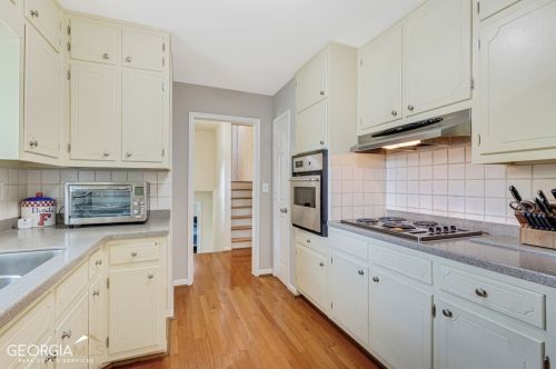 6896 Lockridge Dr, Atlanta GA  30360-1515 exterior