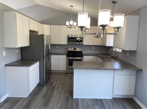 334 Timber Dr, Alden, IL 60033-7804