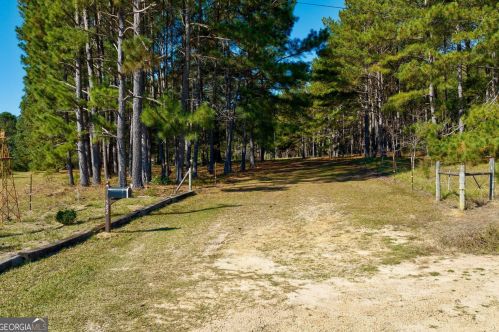 582 Thompson Rd, Mayfield, GA 31087-9410