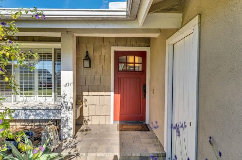 1477 La Jolla St, Carpinteria, CA 93013-1320
