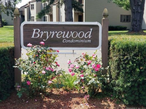 710 Twin Circle Dr, Wapping, CT 06074-2693