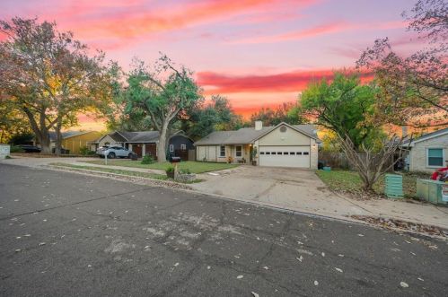 8408 Dixon Dr, Austin TX  78745-7515 exterior