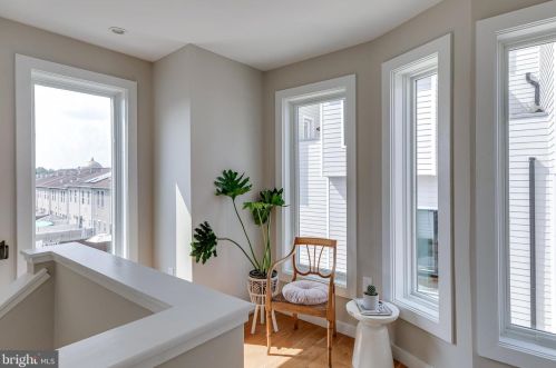 720 4 St, Philadelphia PA 19147-3127 exterior