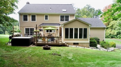 60 Suffield Ct, Cheshire, CT 06410-1862