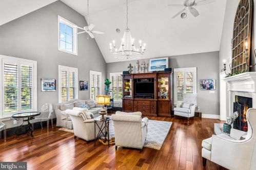 114 Kings Hwy, Tavistock NJ 08033-1981 exterior