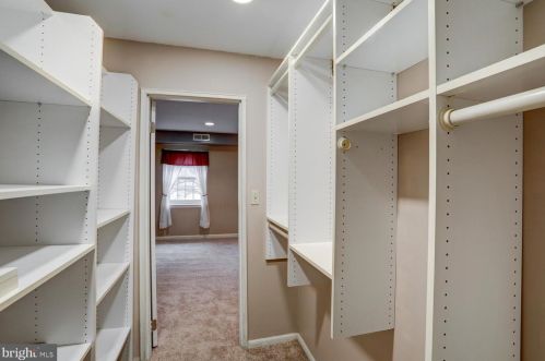 17 Valleybrook Dr, Lancaster PA  17601-4619 exterior