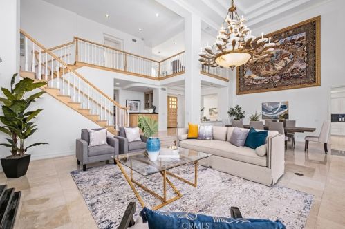 1 Charlotte, Irvine CA  92603-3448 exterior