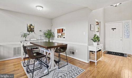 8166 Cliffview Ave, Springfield VA  22153-2622 exterior