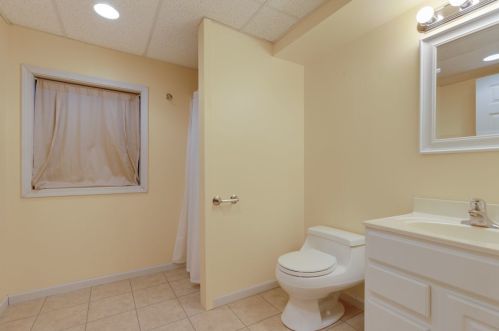 204 Julie Ln, Pingree Grove IL  60140-8379 exterior