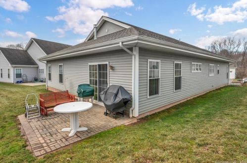 70 Bartlett Holw, Middletown, CT