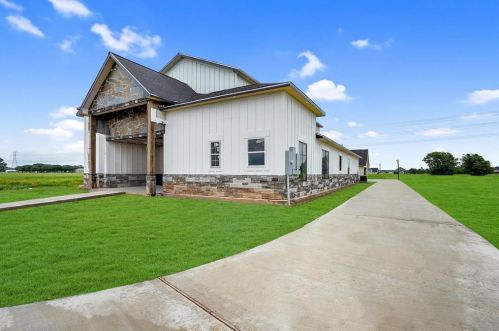 526 Angus Trl, Angleton TX 77515-9833 exterior