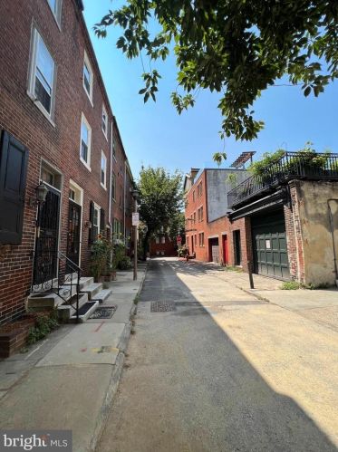 251 12th St, Philadelphia, PA 19107-1718