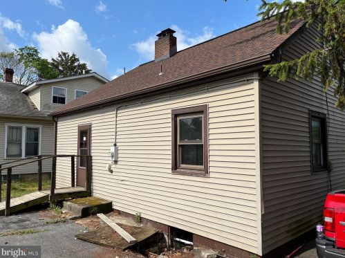 1321 Spg Rd, Carlisle PA  17013-1557 exterior