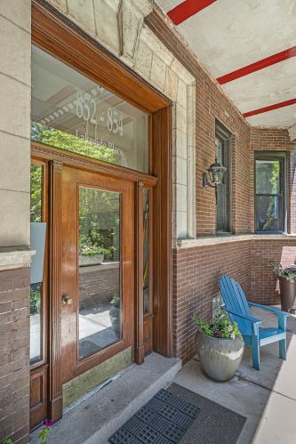 852 Lakeside Pl, Chicago, IL 60640-5113
