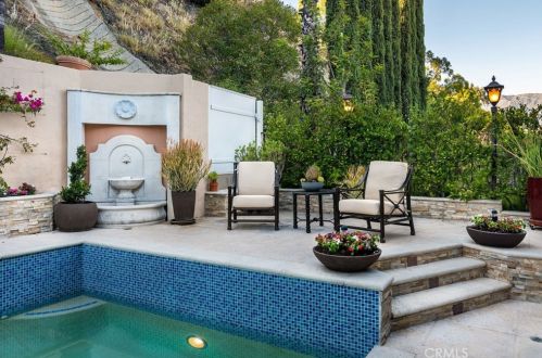 3217 Dora Verdugo Dr, Glendale CA  91208-1756 exterior