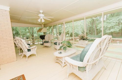110 Lisa Ln, Carrollton, GA 30117-1706