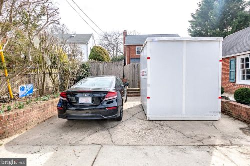 9408 Colesville Rd, Silver Spring MD 20901-4820 exterior