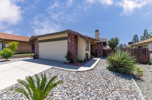 421 James St, Rialto, CA 92376-7181