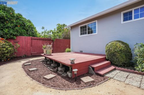 1960 Via Natal, San Lorenzo CA  94580-2146 exterior