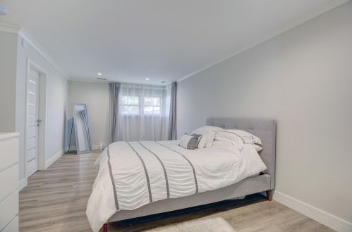 6906 Jarvis Ave, Niles IL  60714-4016 exterior