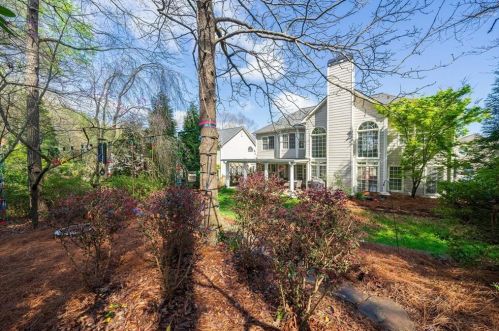 1075 Queensgate Dr, Smyrna GA  30082-6400 exterior