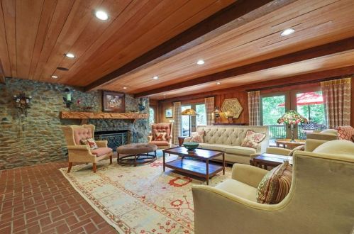 1630 Brandon Hall Dr, Atlanta GA  30350-3703 exterior