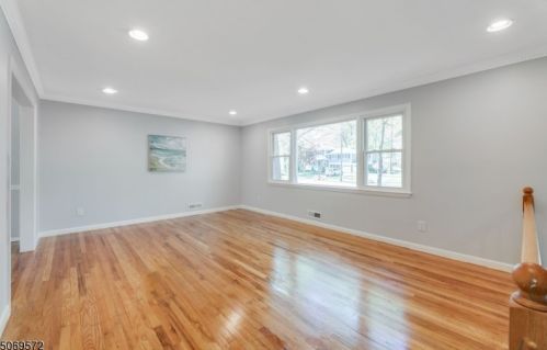 38 Robbins Ave, Berkeley Heights, NJ 07922-1209