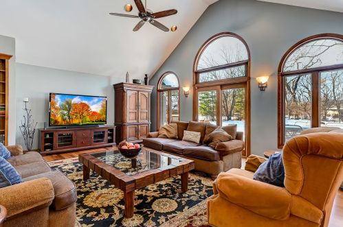 8300 County Line Rd, Willowbrook IL  60527-5719 exterior