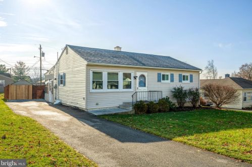 1926 Blue Ridge Dr, Lancaster, PA 17603-6403