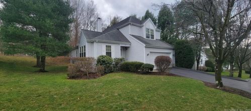 1213 Foxboro Dr, Norwalk, CT 06851-1152