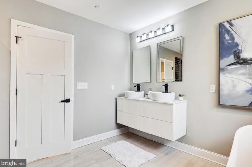 900 Prospect St, Silver Spring MD  20912-6875 exterior