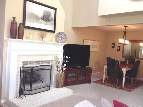 12 Fallsbrook Cir, Upper Stepney, CT 06468-2648