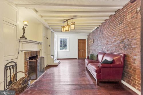 806 Front St, Philadelphia PA 19106-3019 exterior