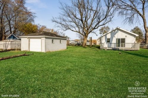 1320 Nippersink Dr, Spring Grove IL  60081-9398 exterior