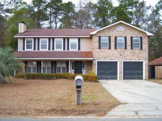 915 Primrose Ln, Hinesville, GA 31313-1047