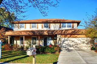 626 Sandpebble Dr, Schaumburg, IL 60193-3847