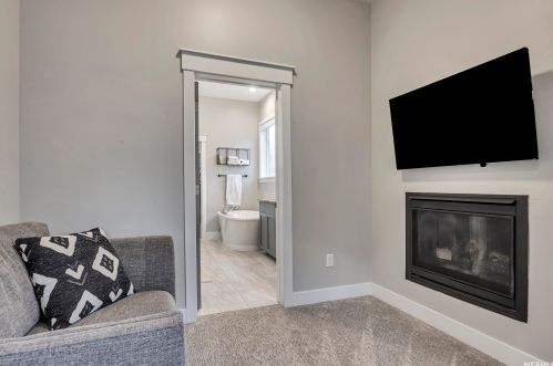 2712 Mt Jordan Rd, Sandy UT 84092-3380 exterior