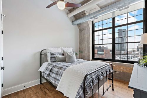 17 Loomis St, Chicago IL  60607-1902 exterior