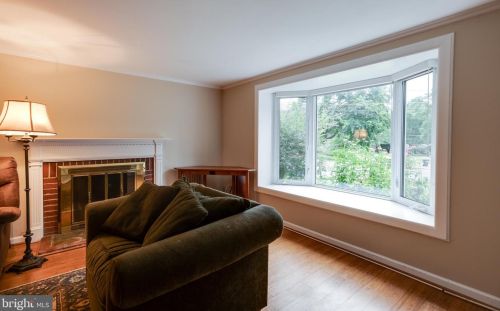 5623 Queensberry Ave, Springfield VA  22151-2711 exterior