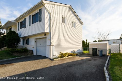 11 Briscoe Ter, Hazlet, NJ 07730-1127