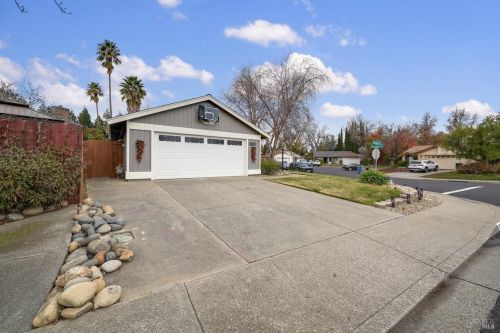 200 Arcadia Dr, Vacaville, CA 95687-3338