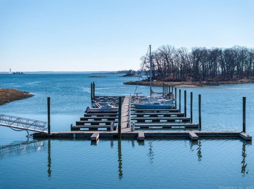 12 Splitrock Rd, Norwalk CT  06854-4713 exterior