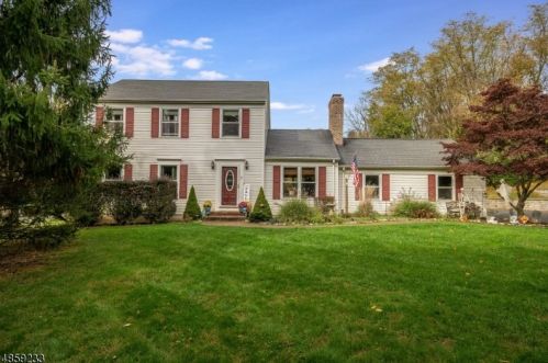 2 Grace Dr, Annandale, NJ 08801-3015